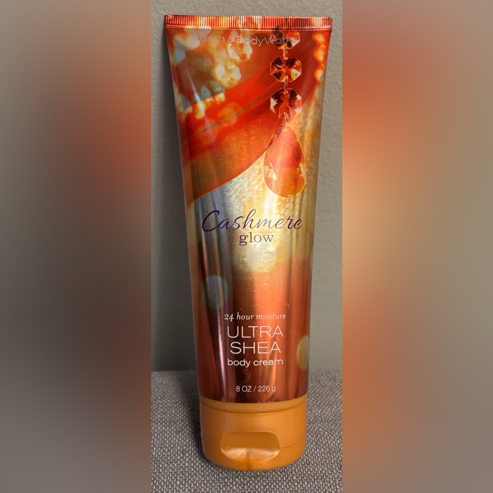 BATH & BODY WORKS Cashmere Glow body creamm